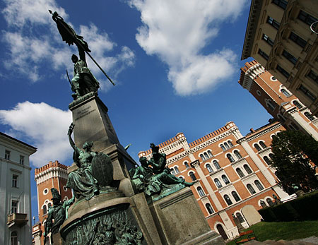Deutschmeisterdenkmal Memorial in front of the Rossauer Kaserne